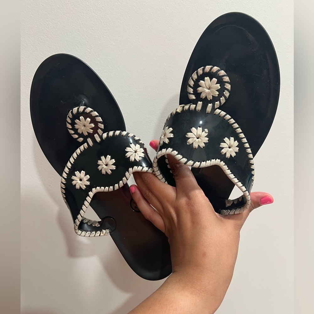 Jack Rogers Black and White Embroidered Jelly Sandal🤍🖤